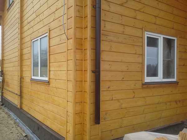 Виды работ по обшивке дома имитацией бруса снаружи: Обзор и Советы по выбору материала +Видео