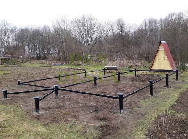 Фундамент на винтовых сваях для дома: плюсы и минусы, срок службы, как его выбрать и сколько он стоит, а также отзывы владельцев