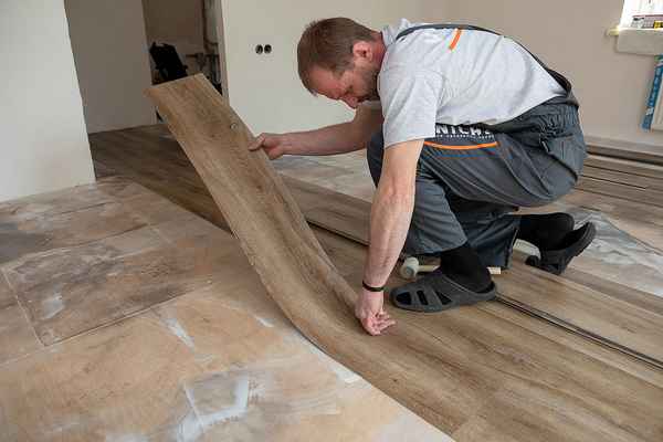 Плюсы Ламината как напольного покрытия: Обзор и СоветыХаpaктеристики и укладка +Видео