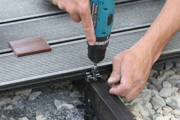 Плюсы Террасной доски из пластика: имитация деревянной и особенности материала и способы укладки +Видео