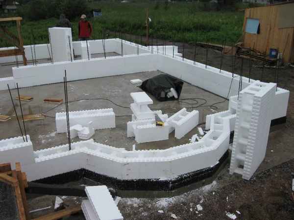 Несъемная опалубка из пенополистирола: плюсы и минусы использования  при строительстве дома +Фото