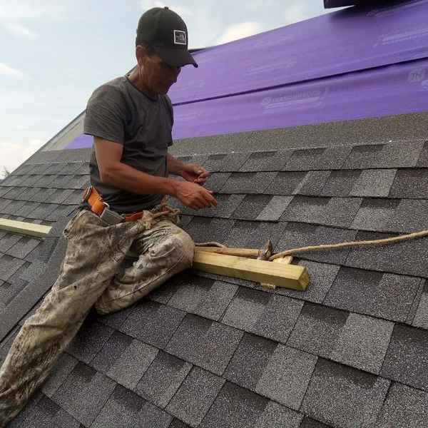 Как произвести монтаж мягкой черепицы на крыше своими руками: пошаговая инструкцияОбзор +Видео