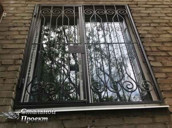 Решётки на окна первого этажа: Плюсы и минусы наружных и внутренних решеток +Фото и Видео