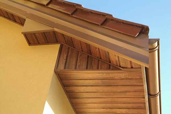 Как подшить карниз крыши? Варианты: Дерево, вагонка, софиты, профнастил +Видео   