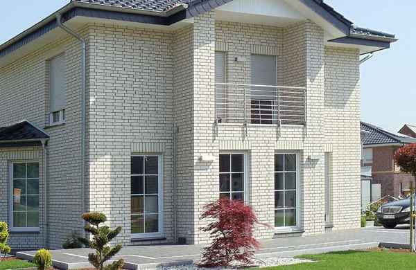 Желтый облицовочный кирпич для фасада дома: силикатный, клинкерный, керамический +Фото и Видео