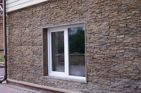 Отделка дома под камень: особенности, советы специалистовВиды облицовки +Фото и Видео