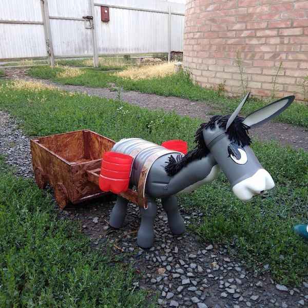 Ослик из пластиковых бутылок своими руками для дачи для начинающих: Пошаговая инструкция как его скреплять +Фото и Видео