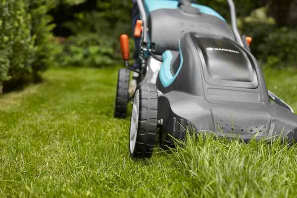 ТОП-10 лучших аккумуляторных газонокосилок: рейтинг 2019 года и какое самоходное устройство выбрать