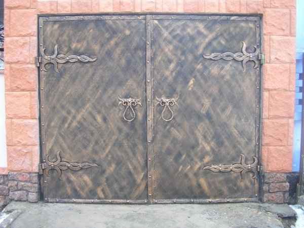 Кованые гаражные ворота под старину своими руками: откатные или распашные? Пошаговая инструкция  +Фото и Видео