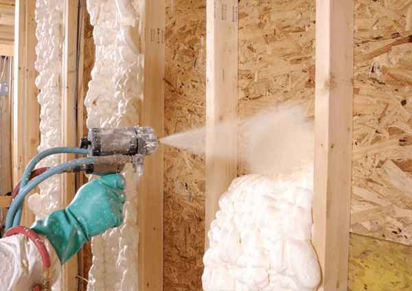 Применение пенополиуретана в строительстве для утепления дома: Инструкция +Фото и Видео