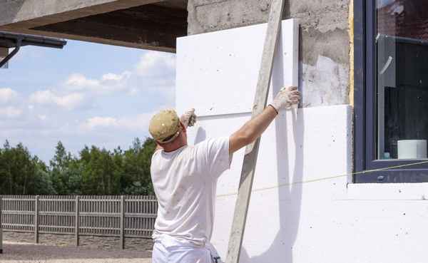 Утепление фасадов зданий с помощью панелей из пенопласта: Механический и клеевой способы +Фото и Видео