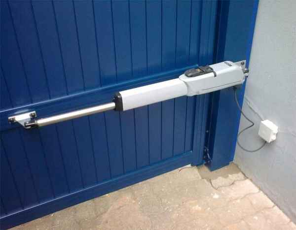 Гаражные автоматические ворота с дистанционным управлением: особенности работы +Фото и Видео
