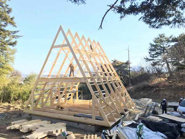 Дом шалаш: Пошаговая постройка-Преимущества каркаса +Видео