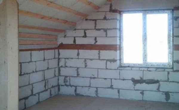 Какой может быть внутренняя отделка дома из пеноблоков? Чем выполнить внутреннюю отделку?