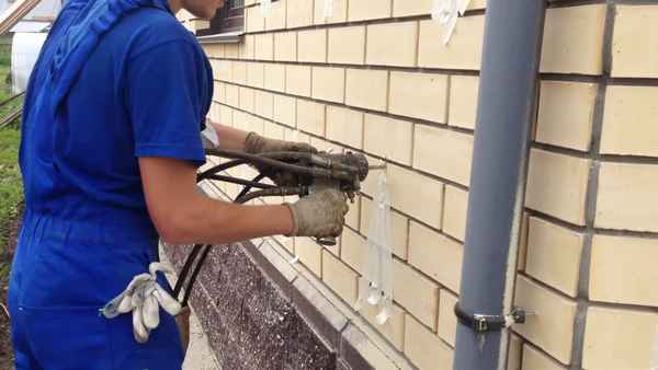 Заливка пустот в стене пенополиуретаном своими руками: Инструкция +Видео