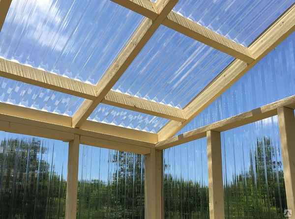 Прозрачный шифер: монтаж, плюсы и минусы, виды (ПВХ, Поликарбонат и т.д)