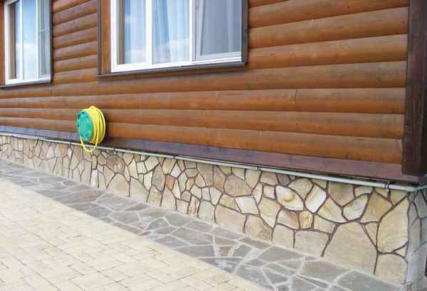 Чем отделать цоколь фундамента частного дома: Обзор +Видео