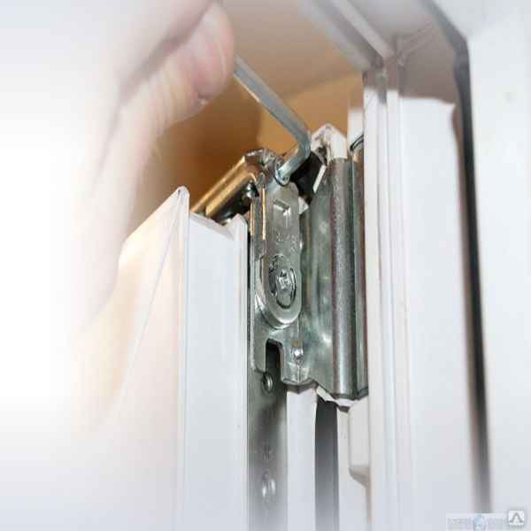 Дует пластиковая балконная дверь – способы устранения проблемы: Обзор +Видео