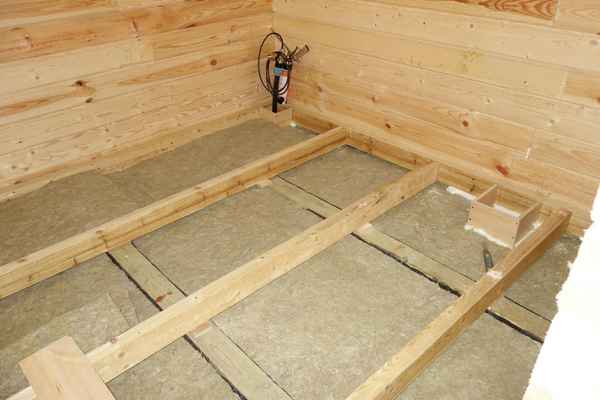 Монтируем черновой пол в деревянном доме своими руками? Обзор +Видео на лагах или стяжке
