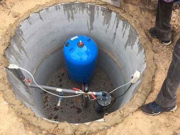 Как обустроить скважину на воду после бурения и провести воду в дом: Методы и приемы как самому сделать +Видео