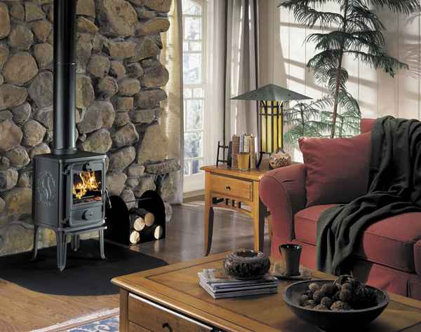 Выбираем чугунные печи-камины для загородного дома и дачи