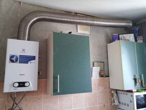 Как установить газовую колонку в квартире своими руками