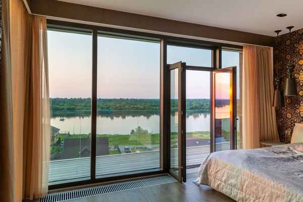 Как сделать панорамное остекление дома в холодных регионах своими руками: Обзор +Плюсы и минусы