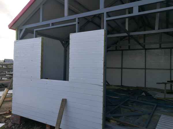 Как построить дом из сэндвич панелей своими руками: Пошаговая инструкция +Видео