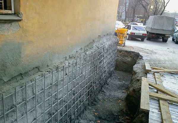 Как сделать ремонт фундамента и убрать трещины у частного дома своими руками: пошаговая инструкция +Видео