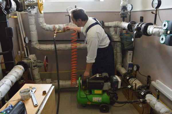 Промывка системы отопления в частном доме: химическая и гидропневматическая