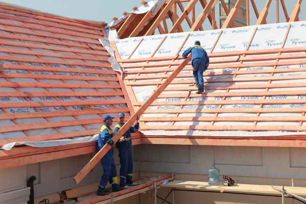 Гидроизоляция крыши дома под металлочерепицу и профнастил: как выбрать гидроизоляцию для холодной кровли