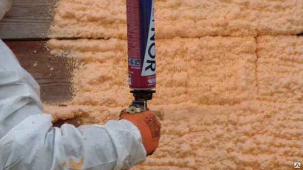 Пена для утепления стен дома: нанесение жидкой монтажной пены в баллонах своими руками, теплоизоляция стен внутри и снаружи