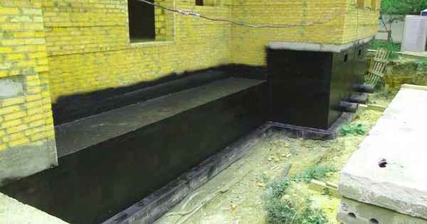 Обмaзoчная гидроизоляция фундамента: Технониколь и битумПошаговая инструкция +Видео