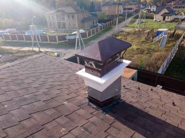 Оголовок трубы дымохода и вентиляционной системы: изготовление и монтаж печного (дымового) колпака