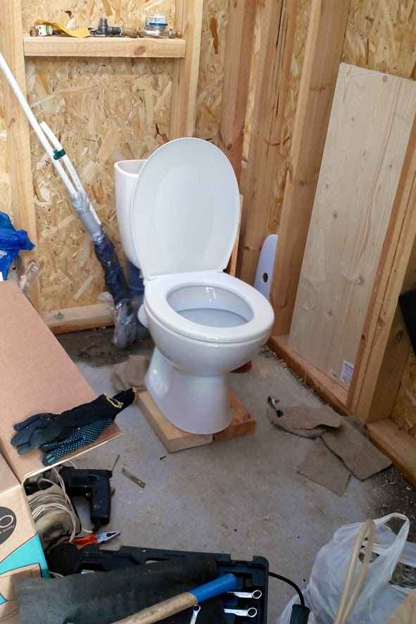 Как сделать навесной унитаз своими руками в деревянном доме: Пошаговая Инструкция +Фото в интерьере и Видео